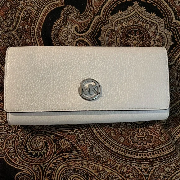 Amazon.com: Michael Kors Jet Set Travel Continental Zip  Michael Kors White Pebbled Leather Wallet display picture 1